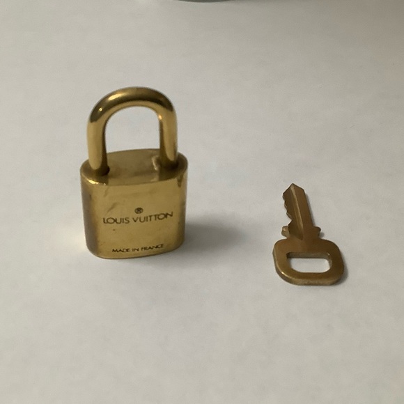 Louis Vuitton Lock and Key #308 - Picture 3 of 6